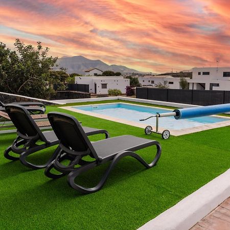 Villa Volcan2 Rural Private Pool La Oliva By Holidays Home Екстериор снимка