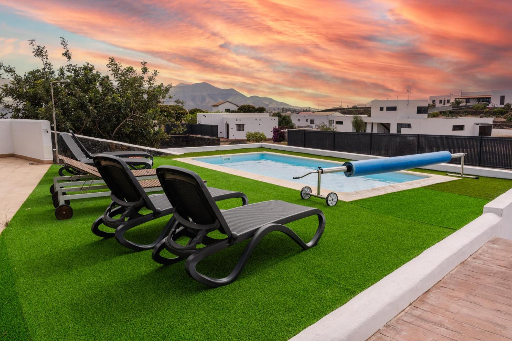 Villa Volcan2 Rural Private Pool La Oliva By Holidays Home Екстериор снимка