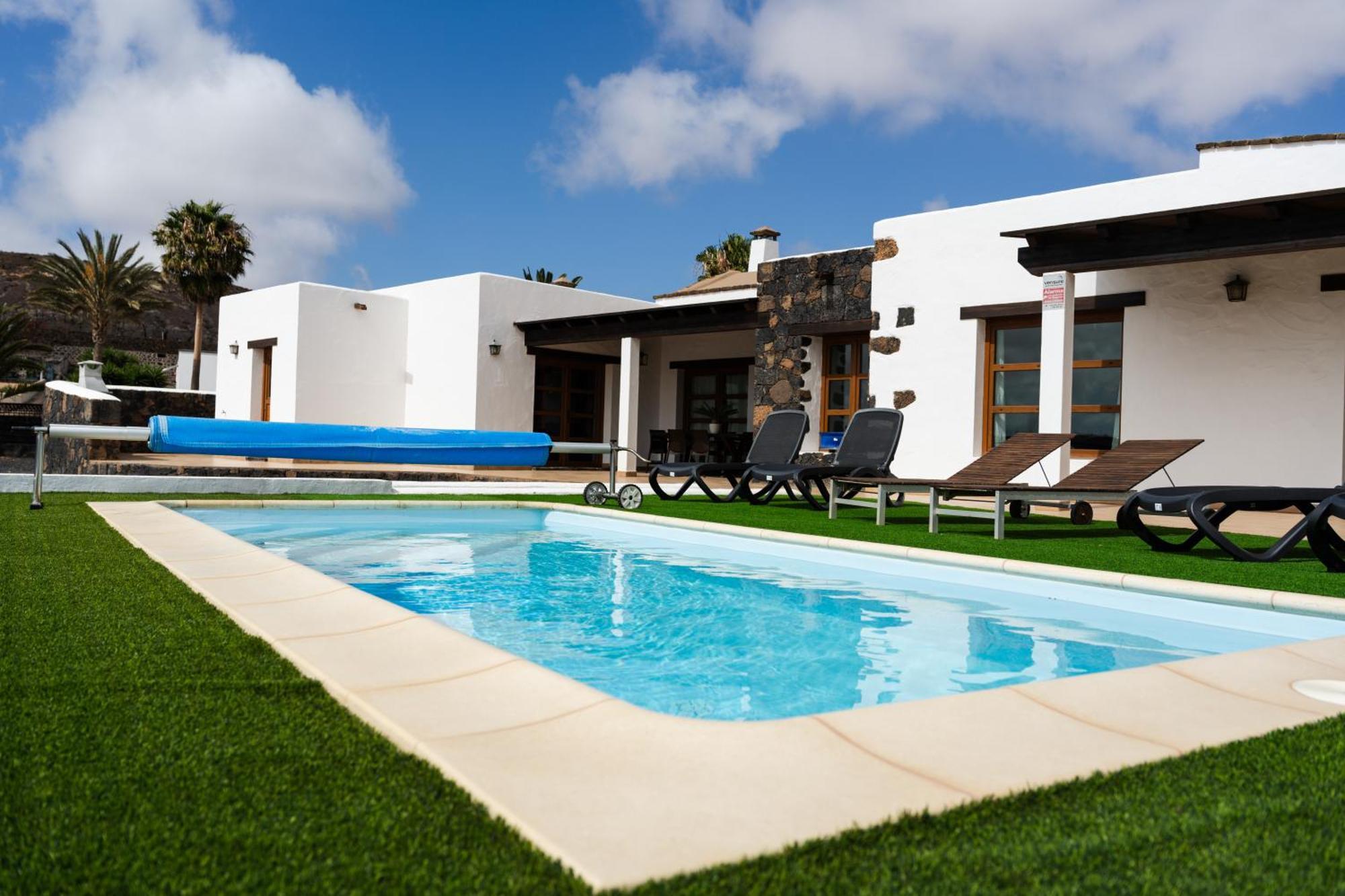 Villa Volcan2 Rural Private Pool La Oliva By Holidays Home Екстериор снимка